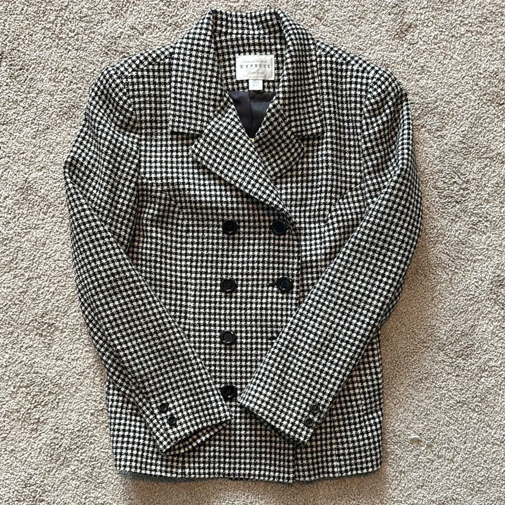 VINTAGE Express Black and White Houndstooth Blazer- Padded Shoulders - Picture 5 of 5